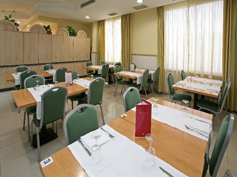 Apartamentos Turisticos Jardines Del Plaza เพนิสโคลา ภายนอก รูปภาพ