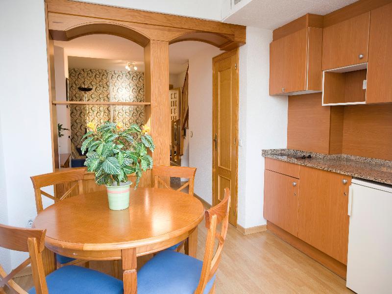 Apartamentos Turisticos Jardines Del Plaza เพนิสโคลา ภายนอก รูปภาพ