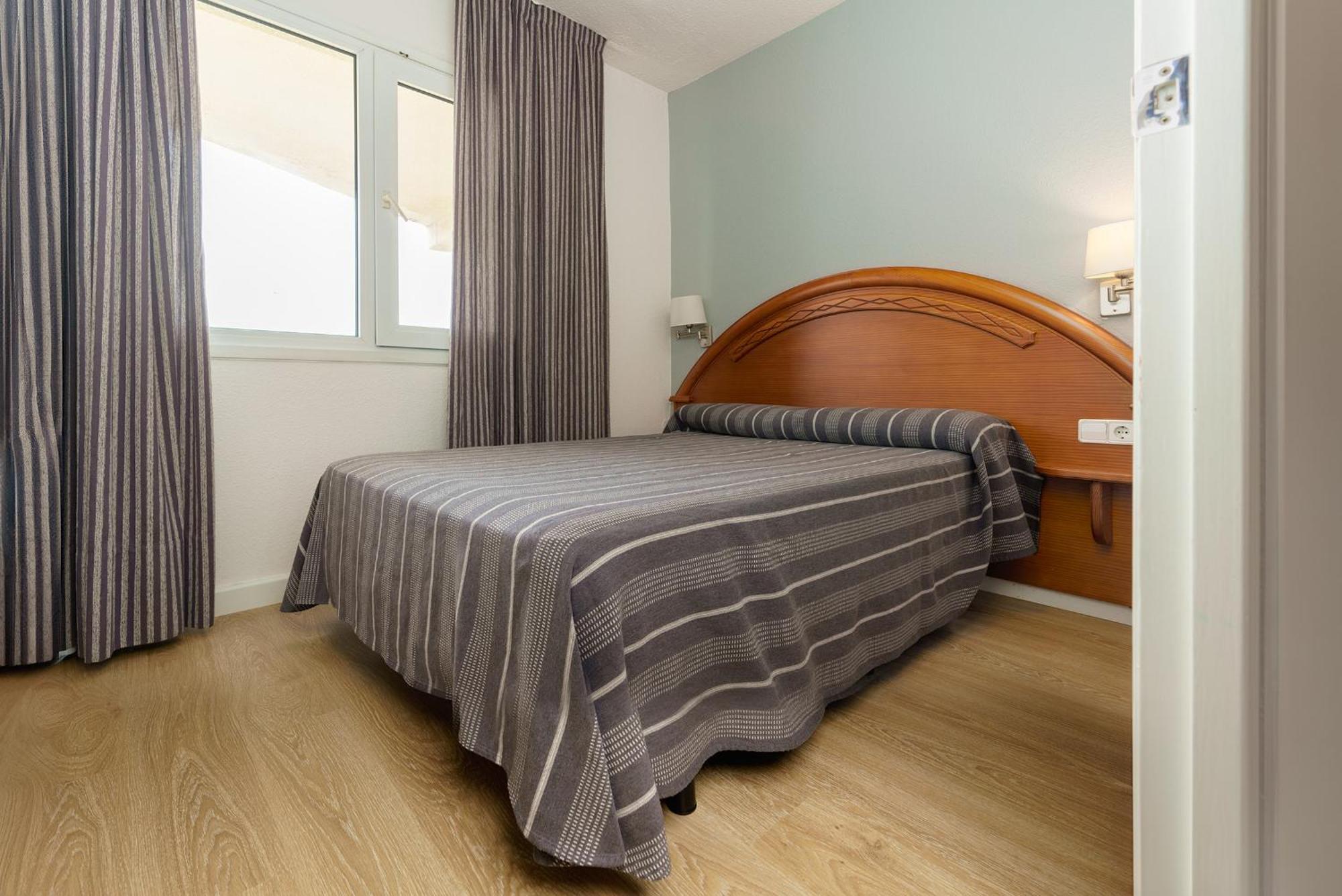 Apartamentos Turisticos Jardines Del Plaza เพนิสโคลา ภายนอก รูปภาพ