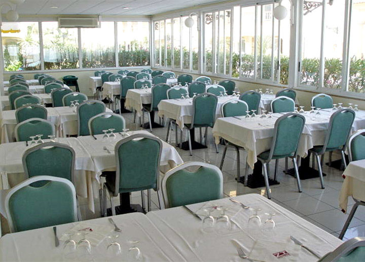 Apartamentos Turisticos Jardines Del Plaza เพนิสโคลา ภายนอก รูปภาพ