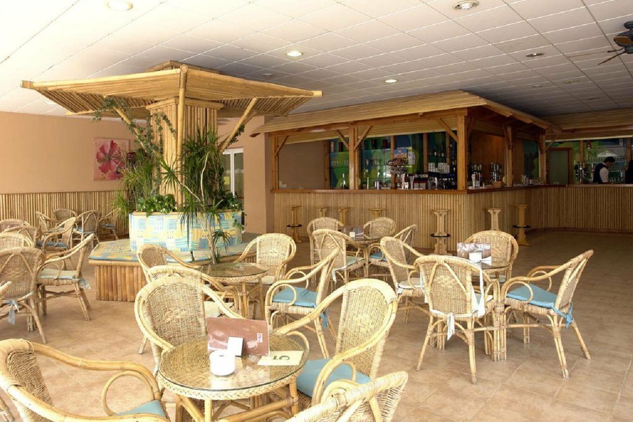 Apartamentos Turisticos Jardines Del Plaza เพนิสโคลา ภายนอก รูปภาพ